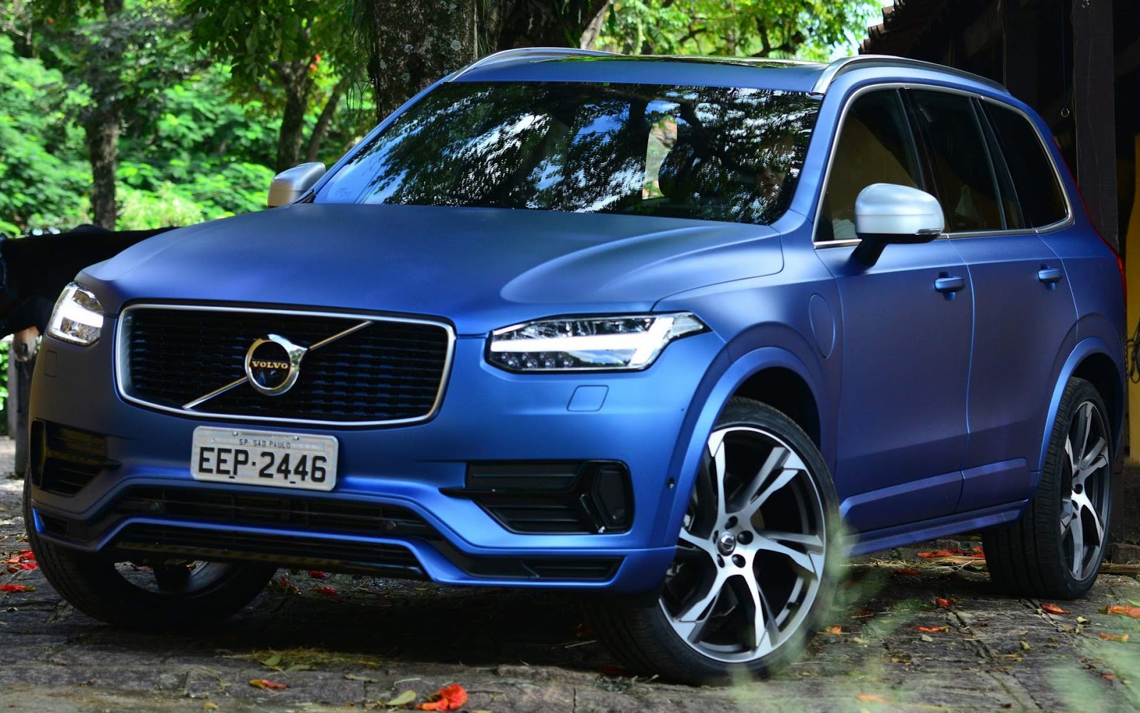 Volvo xc90 r design отличия