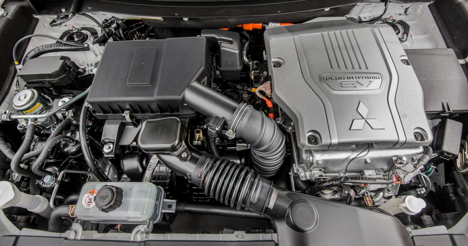 Двигатели плагин-гибрида Mitsubishi Outlander 