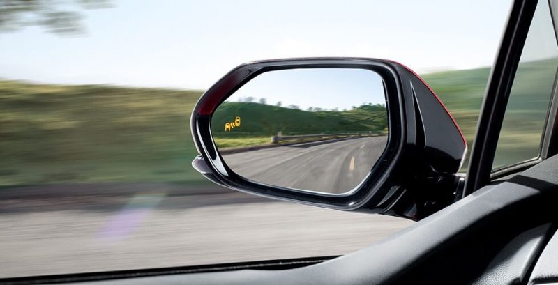 Боковое зеркало с индикатором оповещения слепых зон Toyota Prius Hybrid 2016