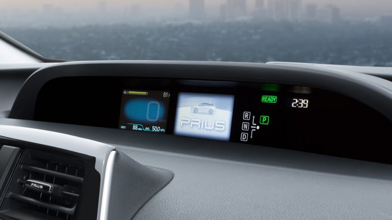Приборная панель Toyota Prius Hybrid 2016
