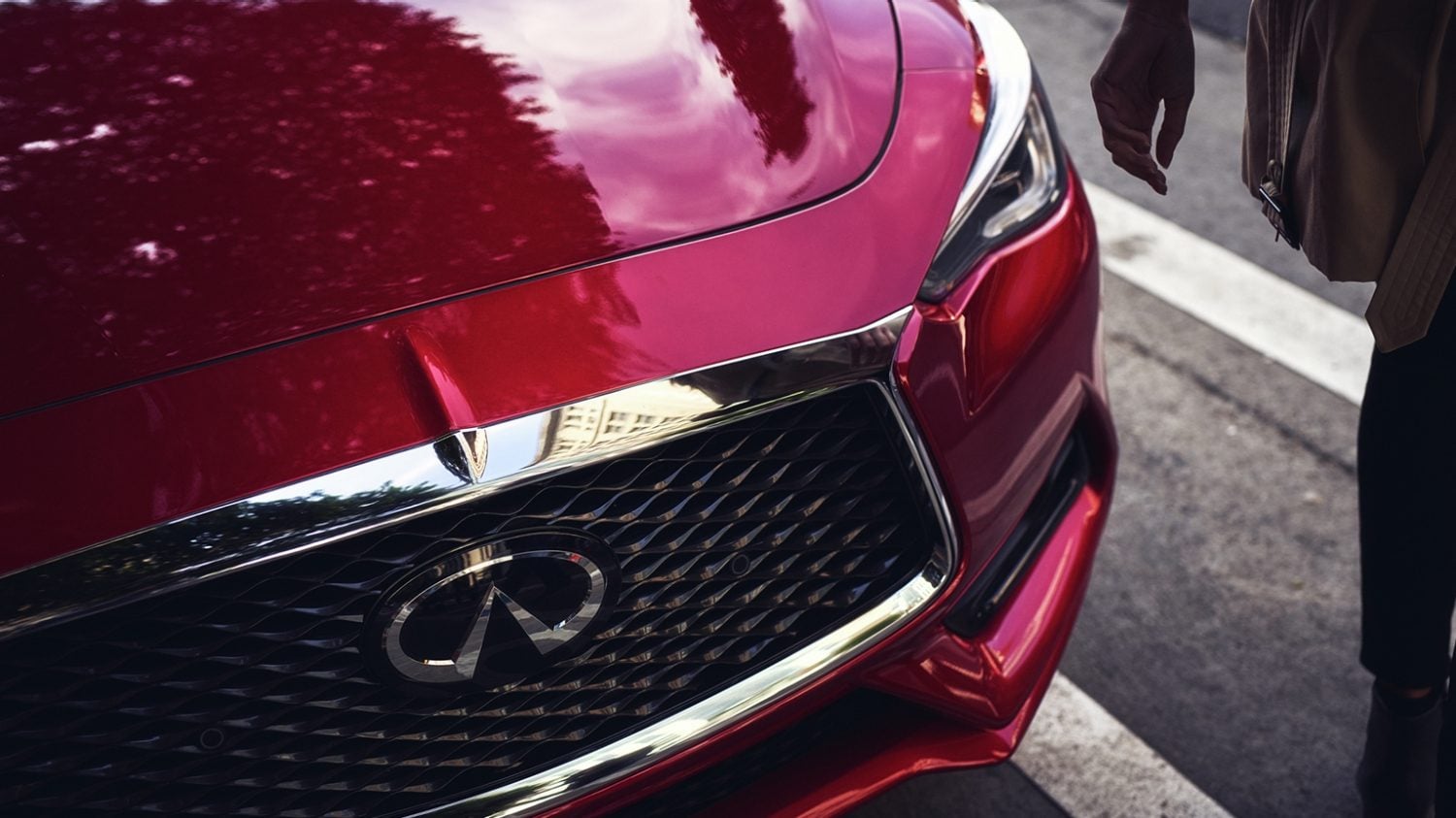 Red INFINITI Q60 Coupe grille